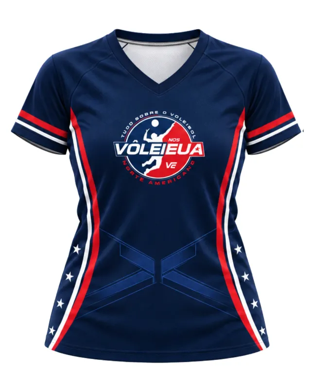 Camiseta oficial, frente: azul-marinho com listras vermelhas e brancas e o escudo do Vôlei nos EUA